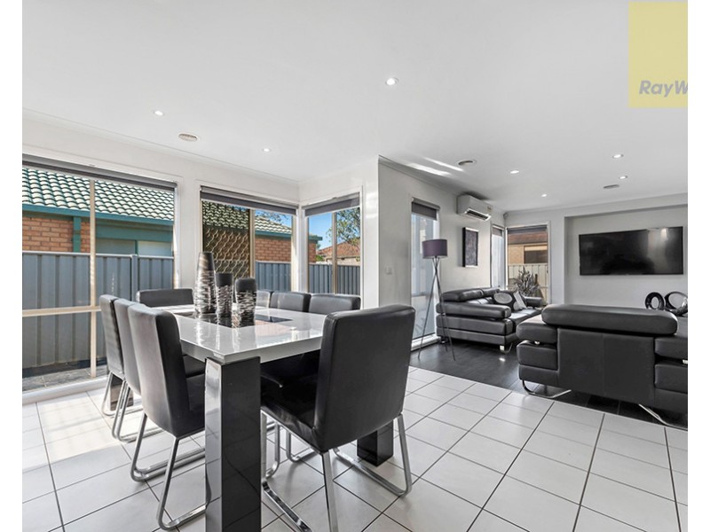 52 Woodlea Crescent, Craigieburn VIC 3064