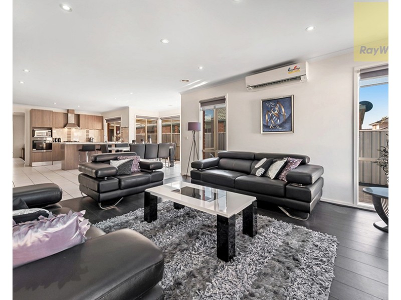 52 Woodlea Crescent, Craigieburn VIC 3064