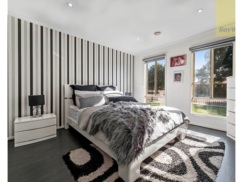 52 Woodlea Crescent, Craigieburn VIC 3064