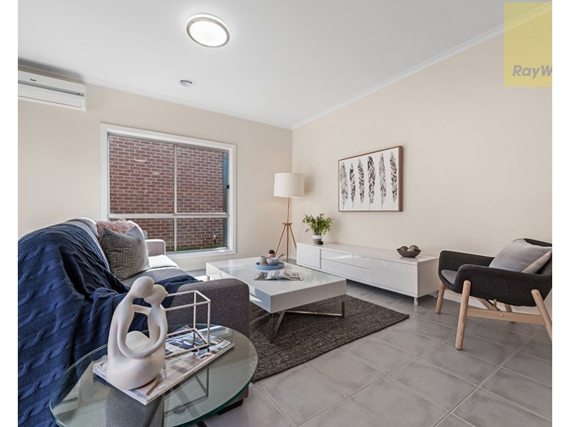 24 Hoxton Crescent, Craigieburn VIC 3064