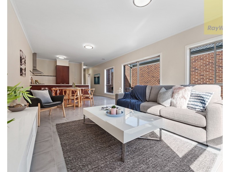 24 Hoxton Crescent, Craigieburn VIC 3064