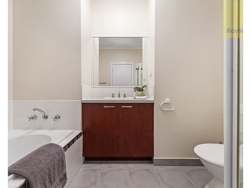 24 Hoxton Crescent, Craigieburn VIC 3064