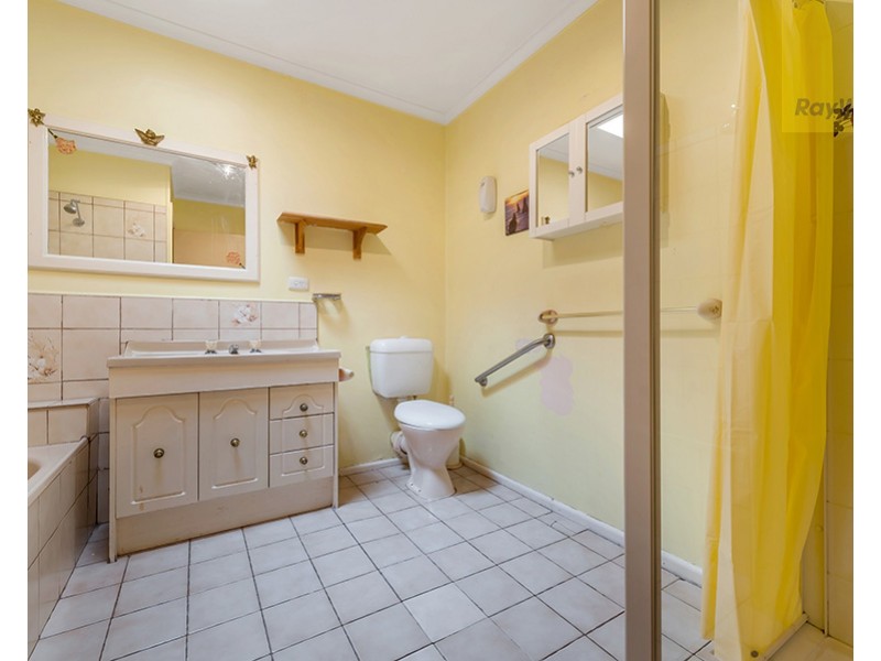 8 Rayfield Avenue, Craigieburn VIC 3064