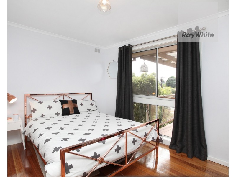 2 Keyes Place, Gladstone Park VIC 3043