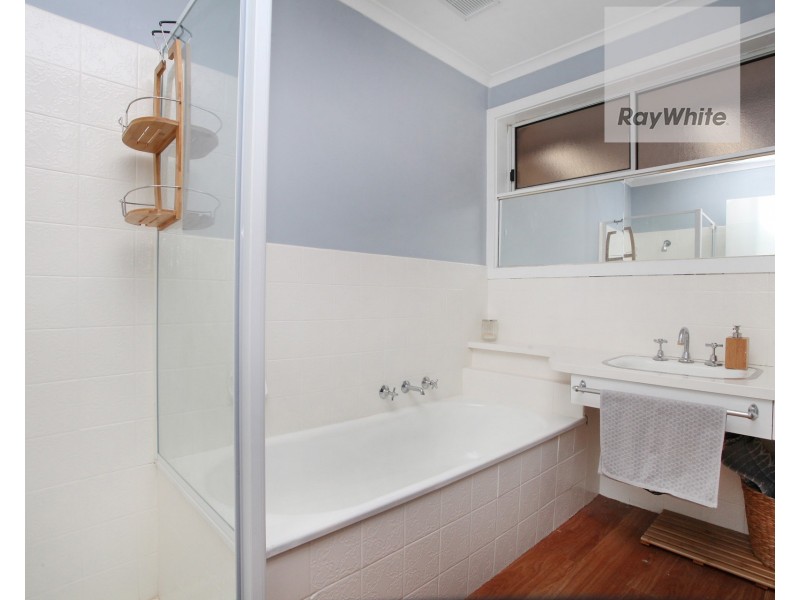 2 Keyes Place, Gladstone Park VIC 3043