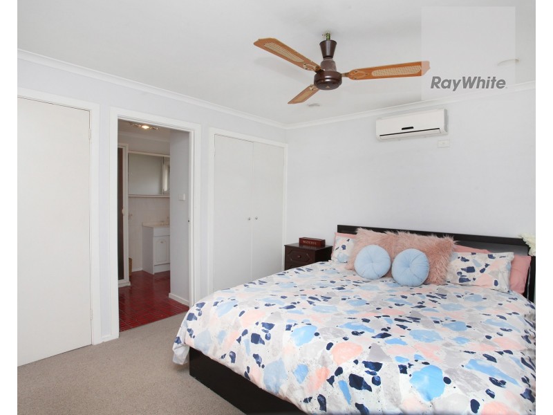 2 Keyes Place, Gladstone Park VIC 3043