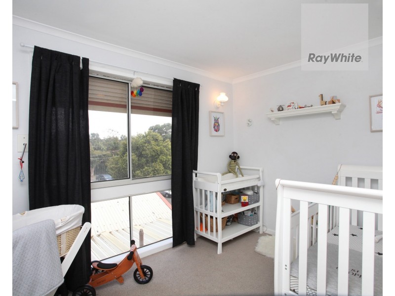 2 Keyes Place, Gladstone Park VIC 3043