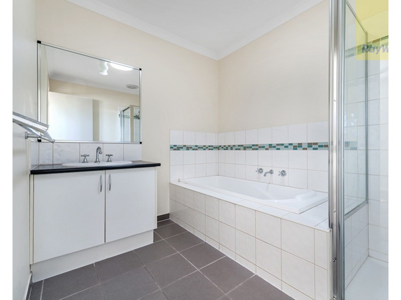 13 Malabar Street, Roxburgh Park VIC 3064