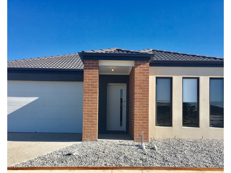 14 Streamside Avenue, Craigieburn VIC 3064