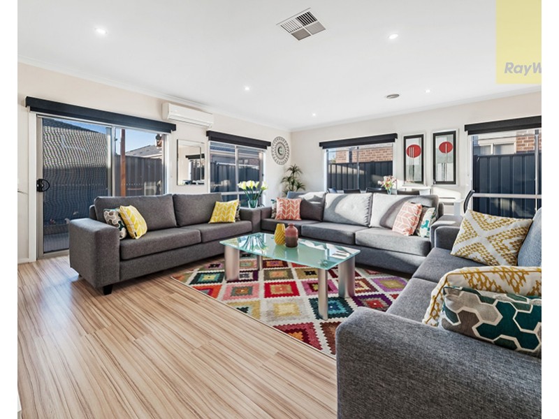 17 Dempster Drive, Craigieburn VIC 3064
