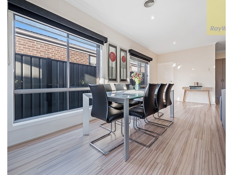17 Dempster Drive, Craigieburn VIC 3064