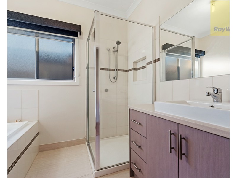 17 Dempster Drive, Craigieburn VIC 3064