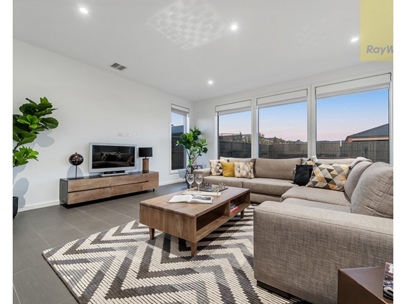 28 Halycon Bend, Beveridge VIC 3753