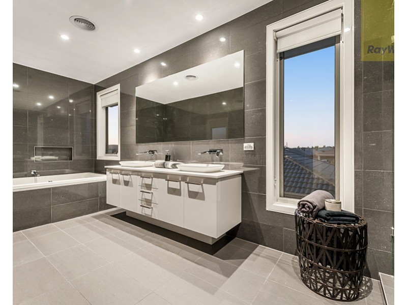 28 Halycon Bend, Beveridge VIC 3753