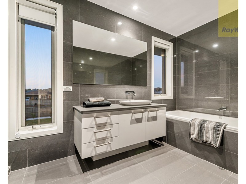 28 Halycon Bend, Beveridge VIC 3753