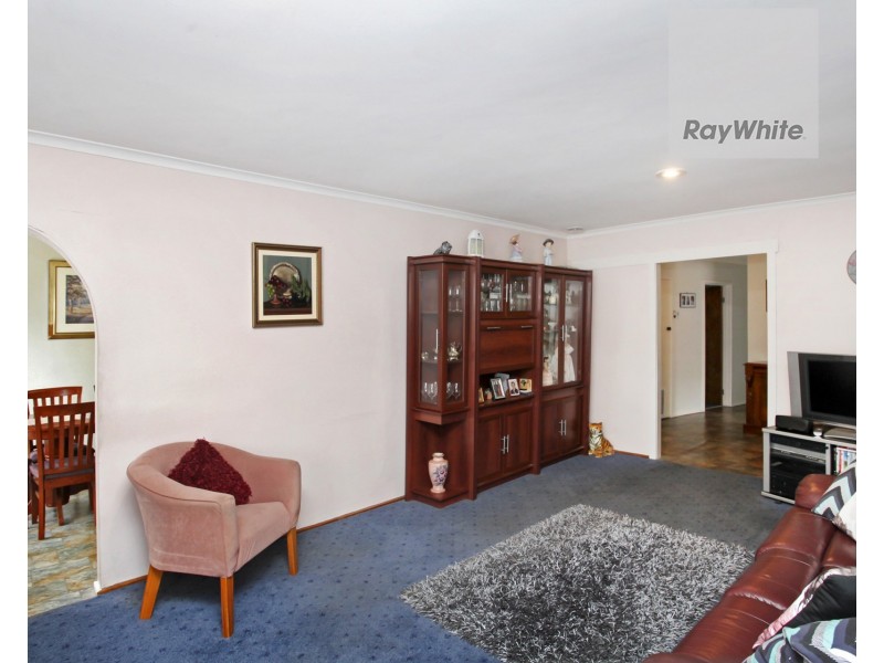 19 Samara Grove, Gladstone Park VIC 3043