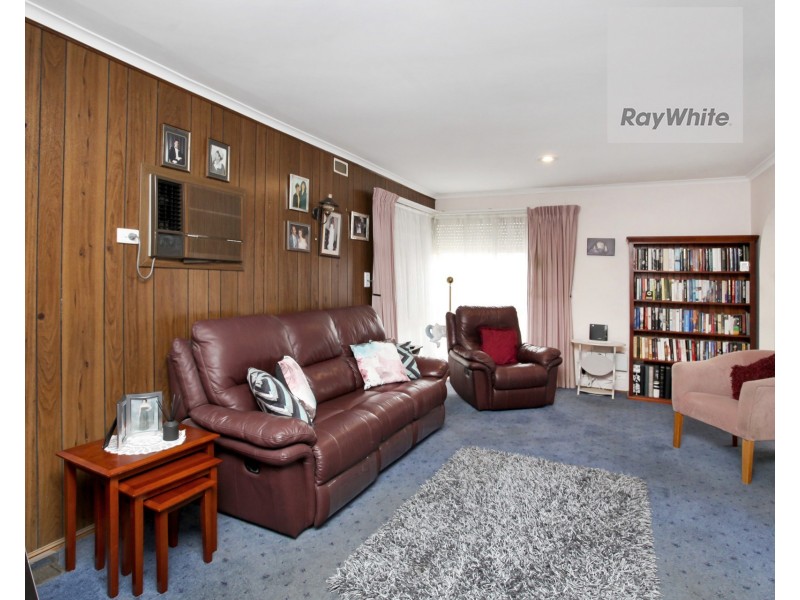 19 Samara Grove, Gladstone Park VIC 3043