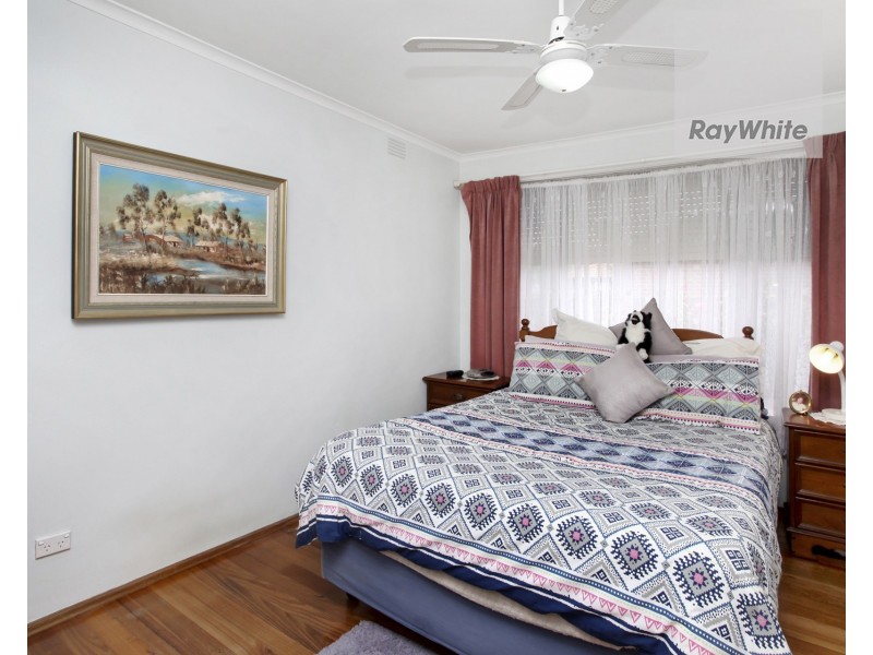 19 Samara Grove, Gladstone Park VIC 3043
