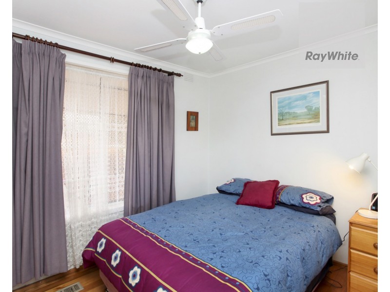 19 Samara Grove, Gladstone Park VIC 3043