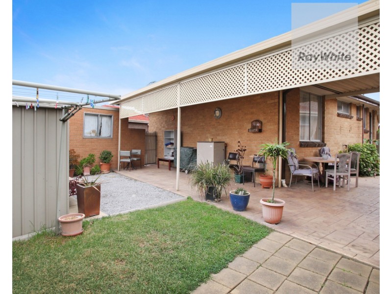 19 Samara Grove, Gladstone Park VIC 3043