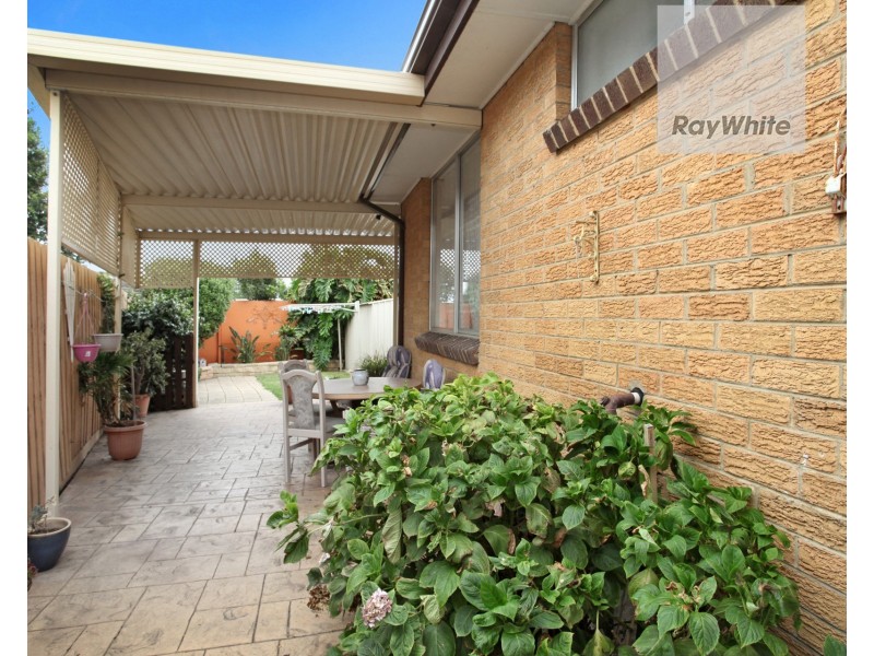 19 Samara Grove, Gladstone Park VIC 3043