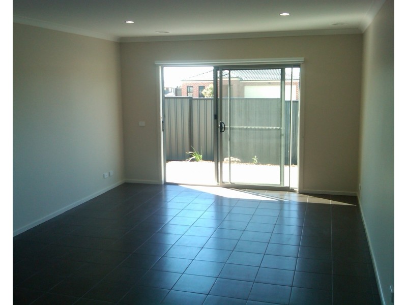 33 Daymar Circuit, Craigieburn VIC 3064