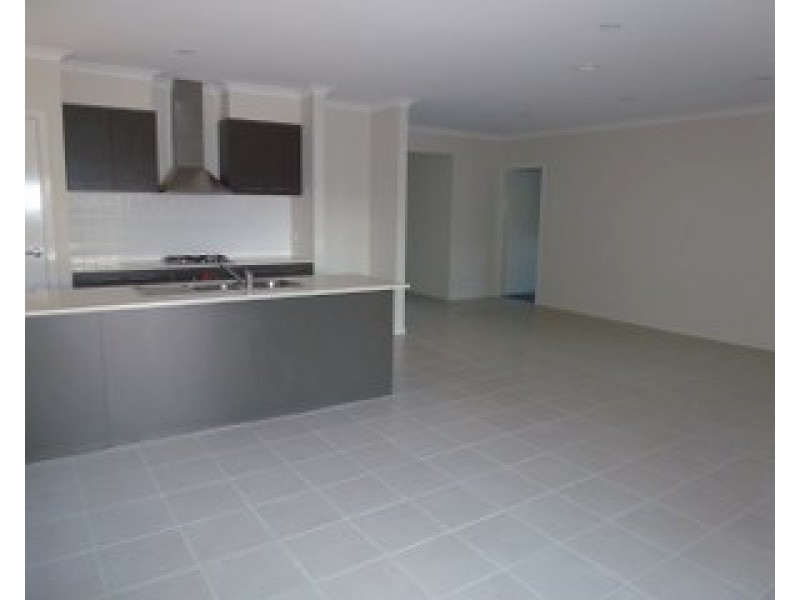 21 Oakgrove Drive, Craigieburn VIC 3064