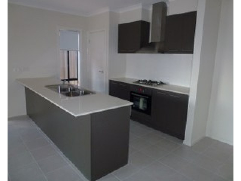 21 Oakgrove Drive, Craigieburn VIC 3064