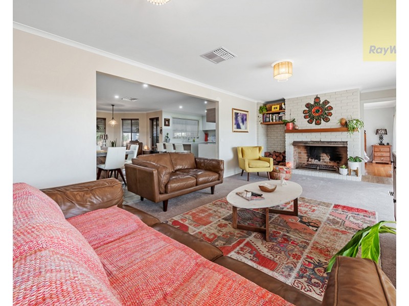 4 Whiteside Street, Beveridge VIC 3753