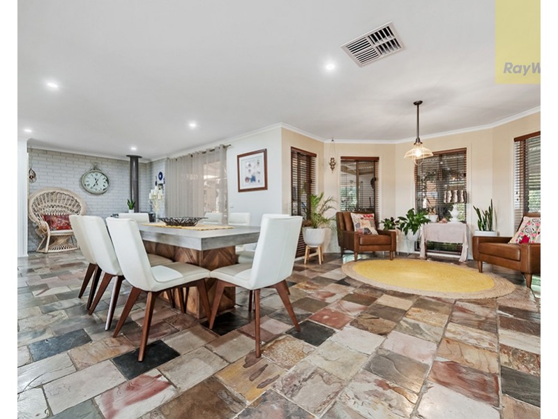 4 Whiteside Street, Beveridge VIC 3753