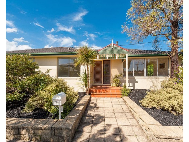 39 Katrina Drive, Gladstone Park VIC 3043