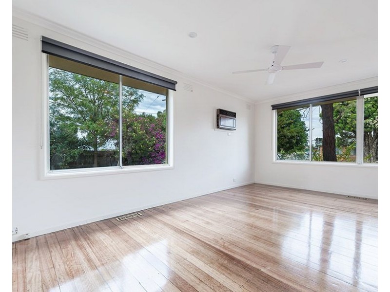 39 Katrina Drive, Gladstone Park VIC 3043