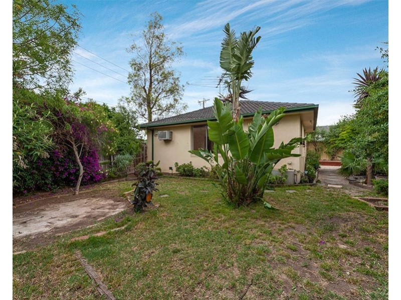 39 Katrina Drive, Gladstone Park VIC 3043