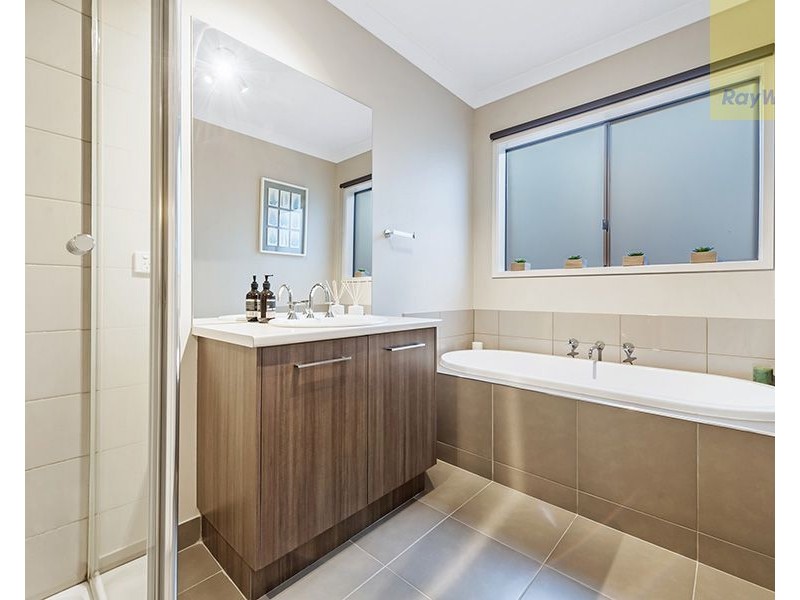 6 Lion Chase, Craigieburn VIC 3064