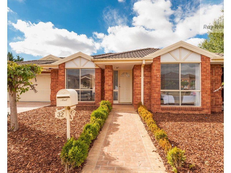 32 Cambridge Crescent, Roxburgh Park VIC 3064