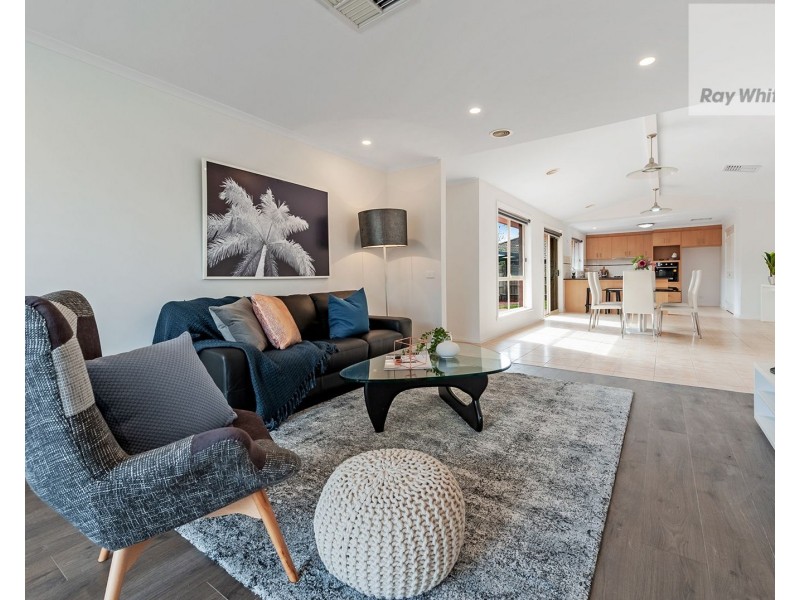 32 Cambridge Crescent, Roxburgh Park VIC 3064