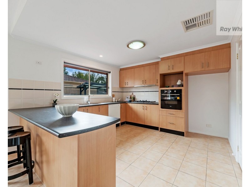 32 Cambridge Crescent, Roxburgh Park VIC 3064
