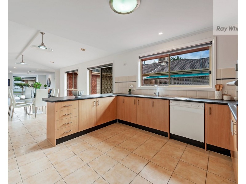 32 Cambridge Crescent, Roxburgh Park VIC 3064
