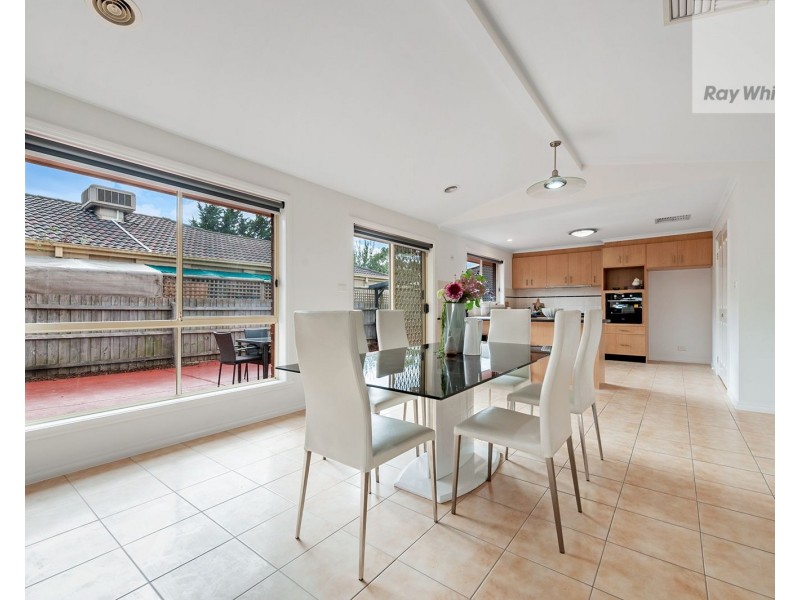 32 Cambridge Crescent, Roxburgh Park VIC 3064