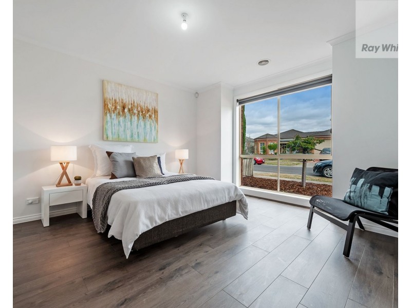 32 Cambridge Crescent, Roxburgh Park VIC 3064