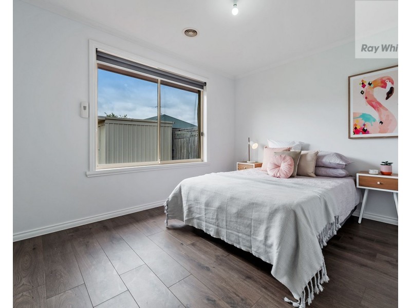 32 Cambridge Crescent, Roxburgh Park VIC 3064