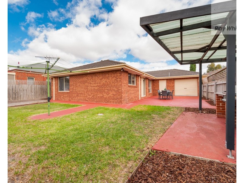 32 Cambridge Crescent, Roxburgh Park VIC 3064