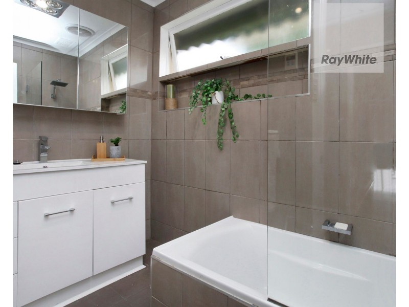 6 Chesney Court, Gladstone Park VIC 3043