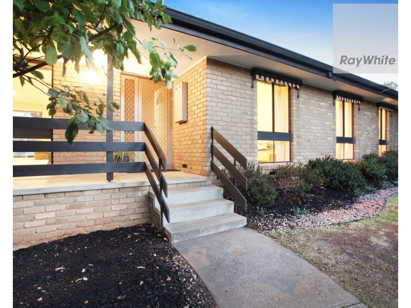 11 Taunton Place, Gladstone Park VIC 3043