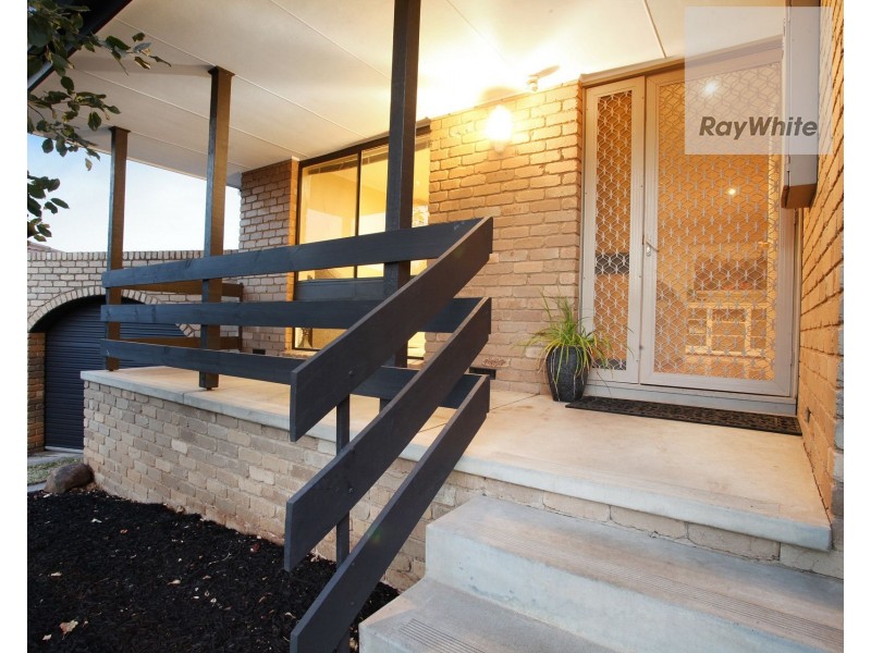 11 Taunton Place, Gladstone Park VIC 3043