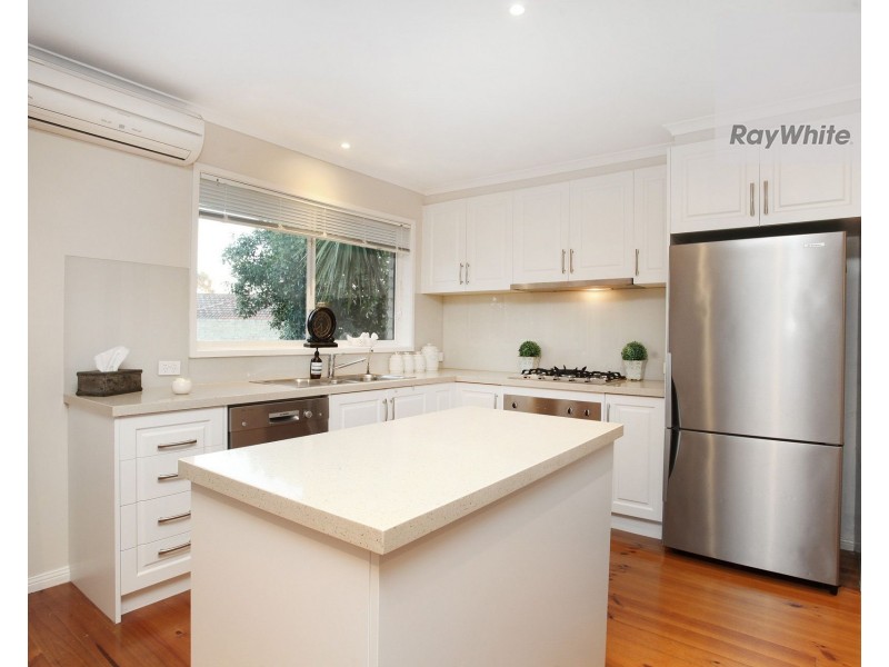 11 Taunton Place, Gladstone Park VIC 3043