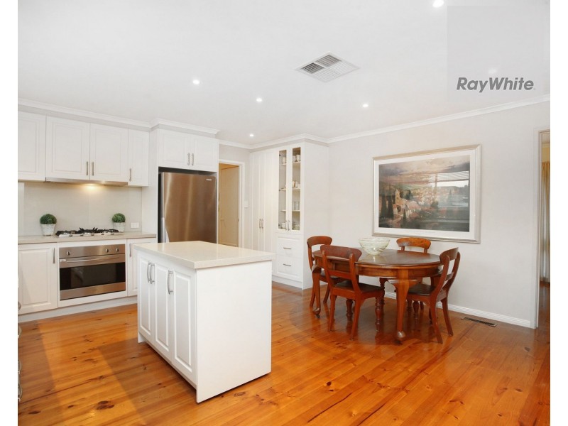 11 Taunton Place, Gladstone Park VIC 3043