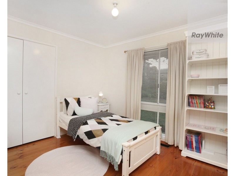 11 Taunton Place, Gladstone Park VIC 3043