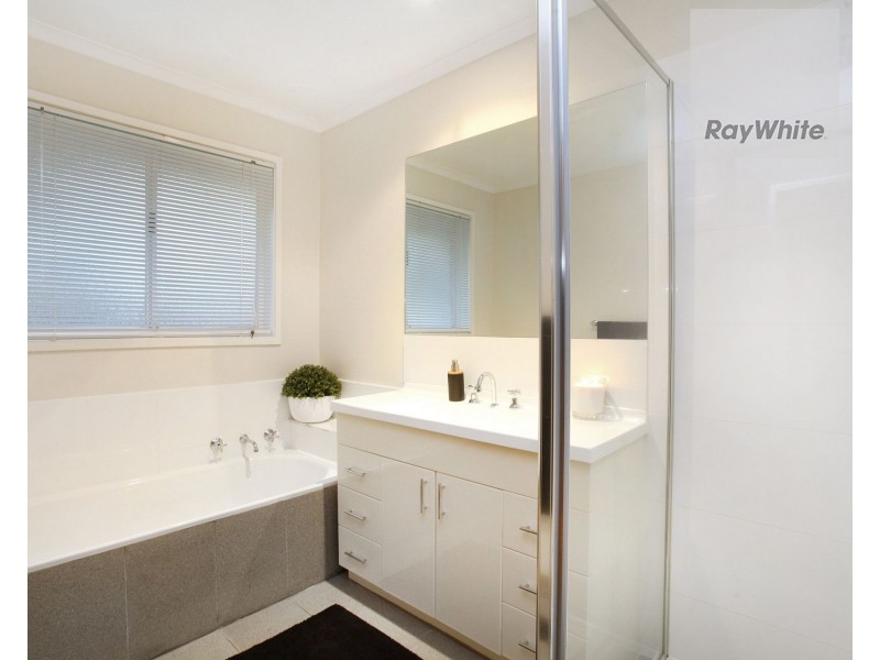 11 Taunton Place, Gladstone Park VIC 3043