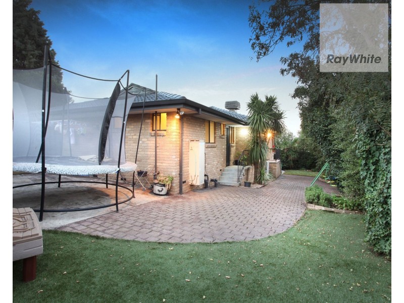 11 Taunton Place, Gladstone Park VIC 3043